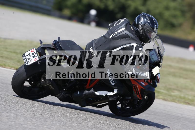 /Archiv-2025/49 26.08.2025 Cornu Master School ADR/gruen-vert/unklar